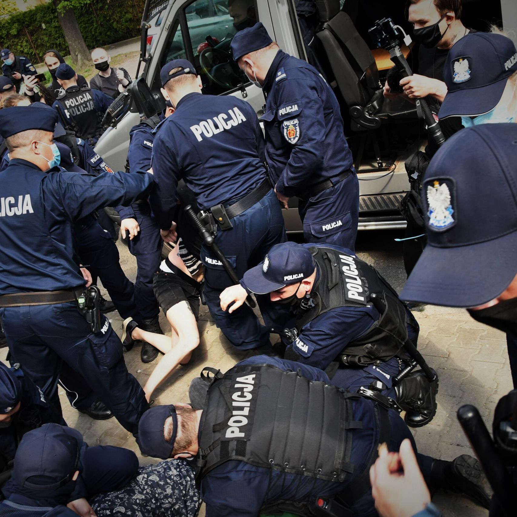 Warszawa, 15.05.2021. Protest pod ambasadą Izraela. Uczestnicy wyrażają solidarność z Palestyńczykami i sprzeciwiają się działaniom Izraela w Strefie Gazy