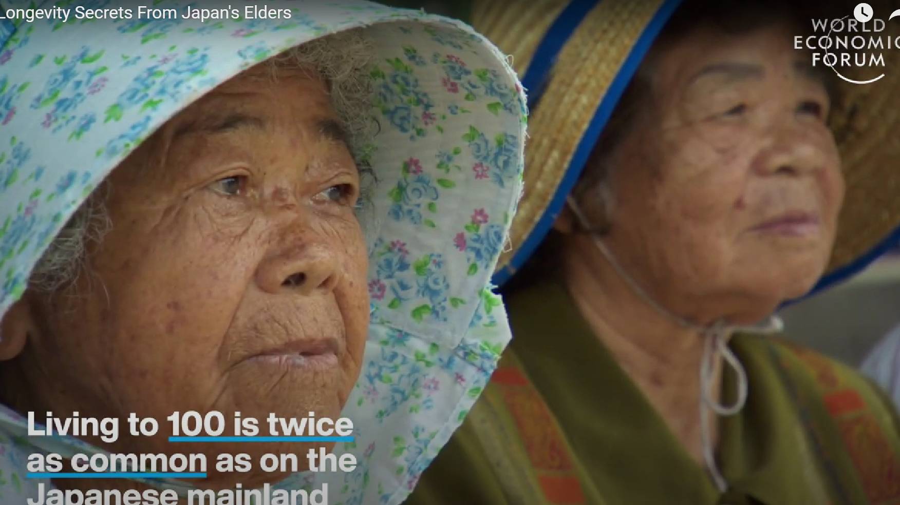 dwie starsze osoby w japońskich nakryciach głowy