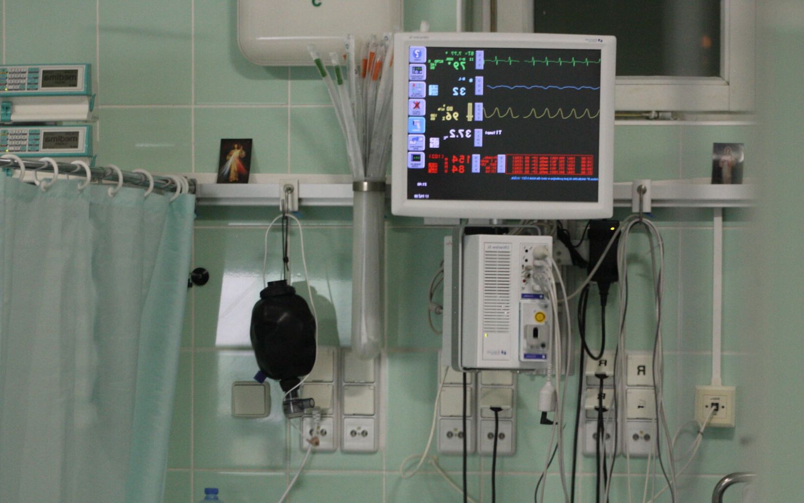 17.10.2008 BIALYSTOK ODDZIAL INTENSYWNEJ OPIEKI  MEDYCZNEJ W PSK 
SZPITAL KLINICZNY 
RATOWANIE UMIERANIE SMIERC
FOT.AGNIESZKA SADOWSKA / AGENCJA GAZETA