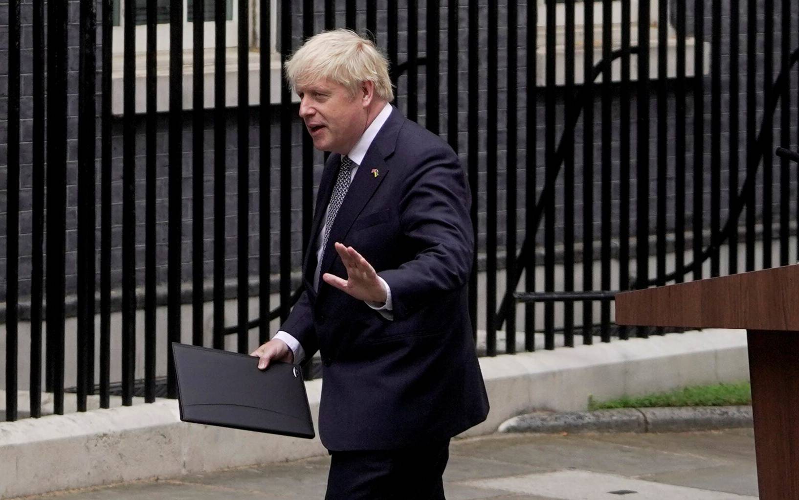 Britain's Prime Minister Boris Johnson leaves after making a statement in front of 10 Downing Street in central London on July 7, 2022. - Johnson quit as Conservative party leader, after three tumultuous years in charge marked by Brexit, Covid and mounting scandals. (Photo by Niklas HALLE'N / AFP)