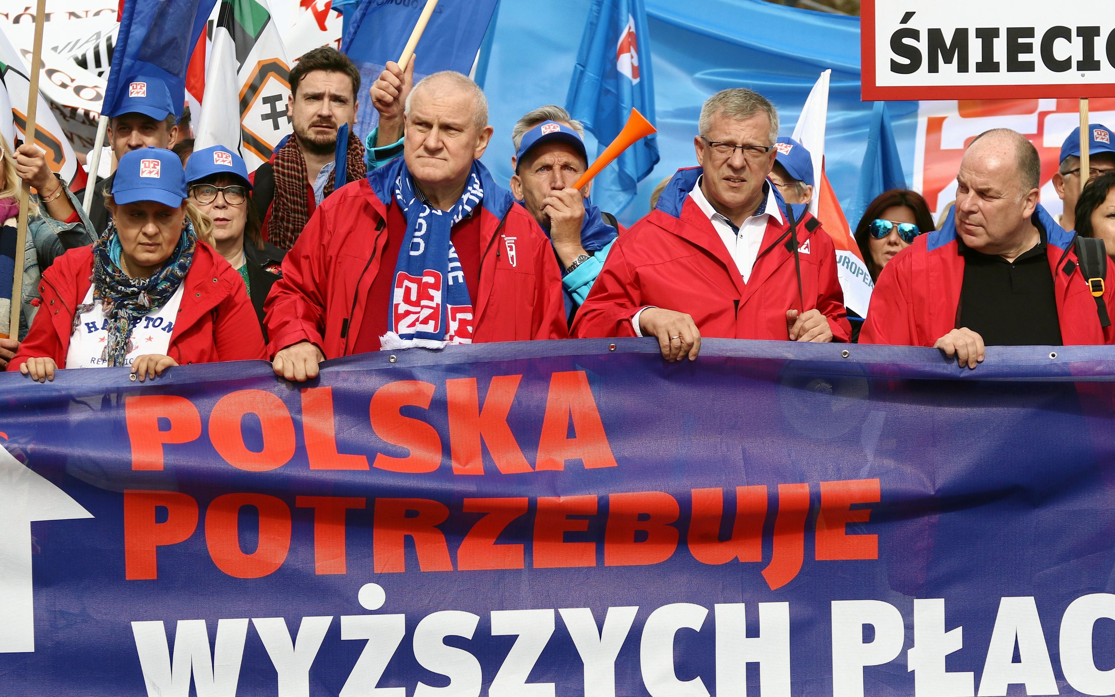 22.09.2018 Warszawa , Demonstracja Budzetowki , glownie nauczycieli . Demonstranci przejda z Torwaru ulicami : Lazienkowska , Rozbrat , Ksiazeca na pl Trzech Krzyzy , tam polacza sie z demonstacja OPZZ i razem przejda po Kancelarie Premiera .
Fot. Slawomir Kaminski / Agencja Gazeta