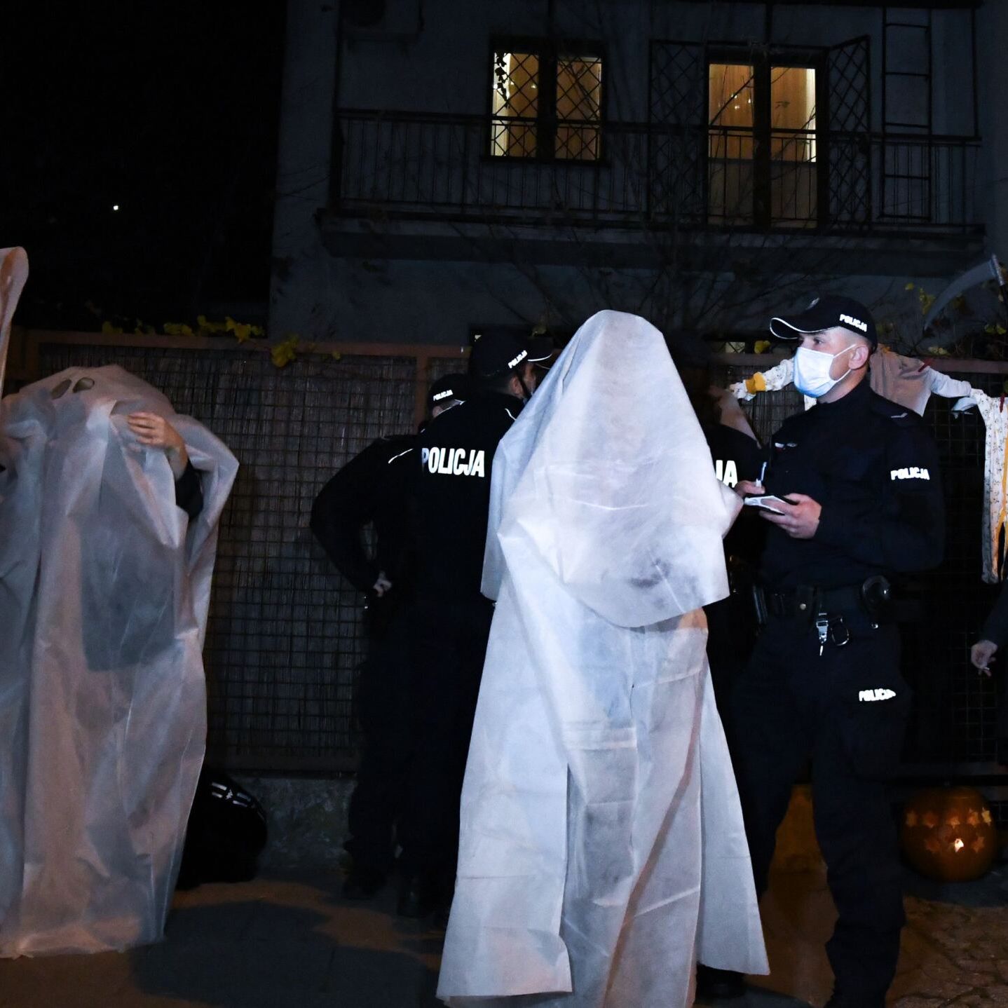 31.10.2021. Halloween pod domem Kaczyńskiego