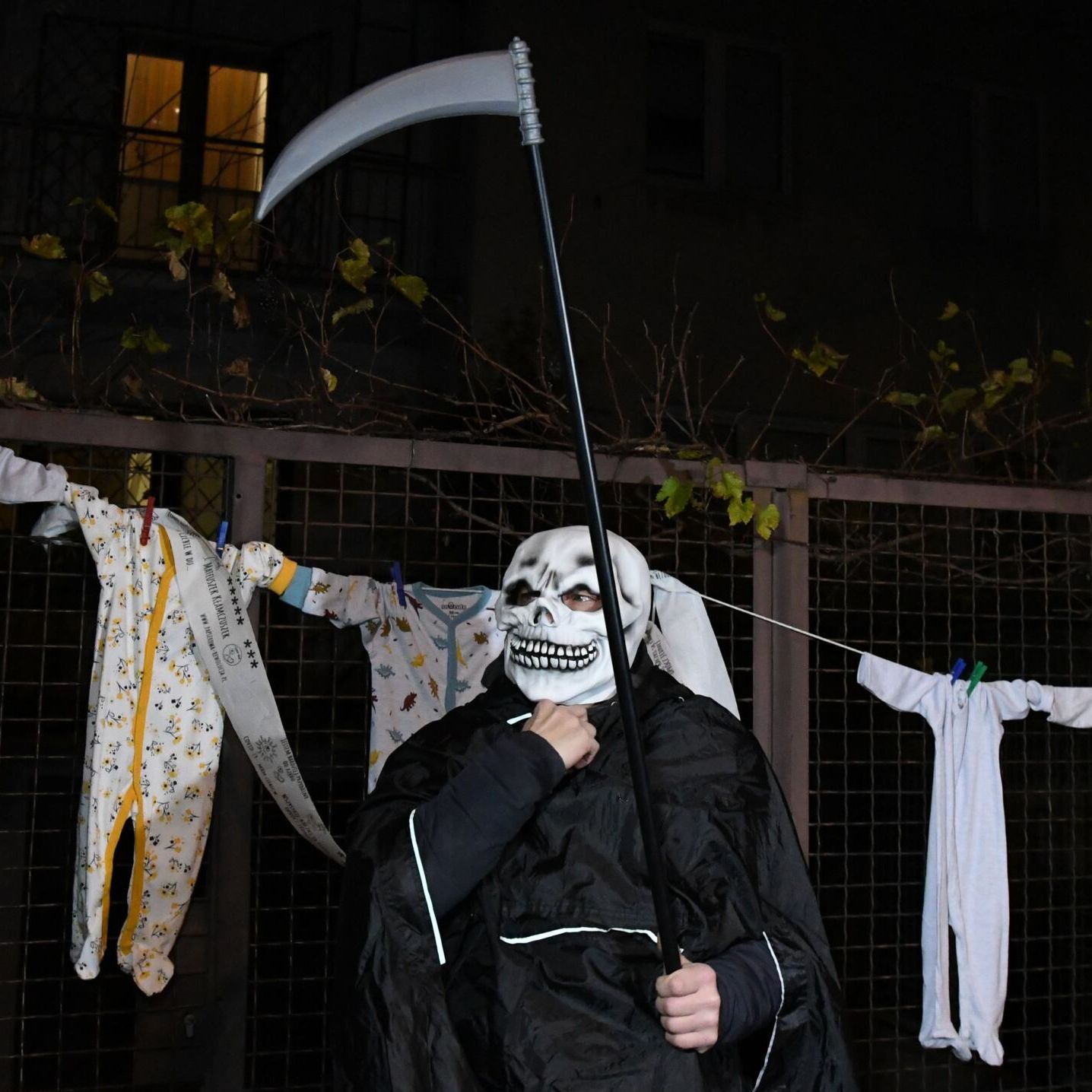 31.10.2021. Halloween pod domem Kaczyńskiego
