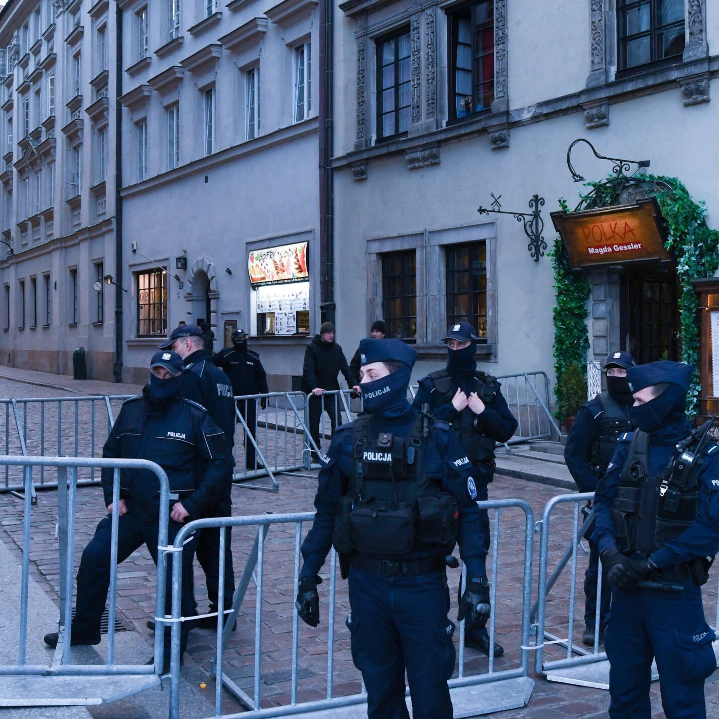 Warszawa, 10.10.2021. Zostajemy w UE – demonstracja na pl. Zamkowym