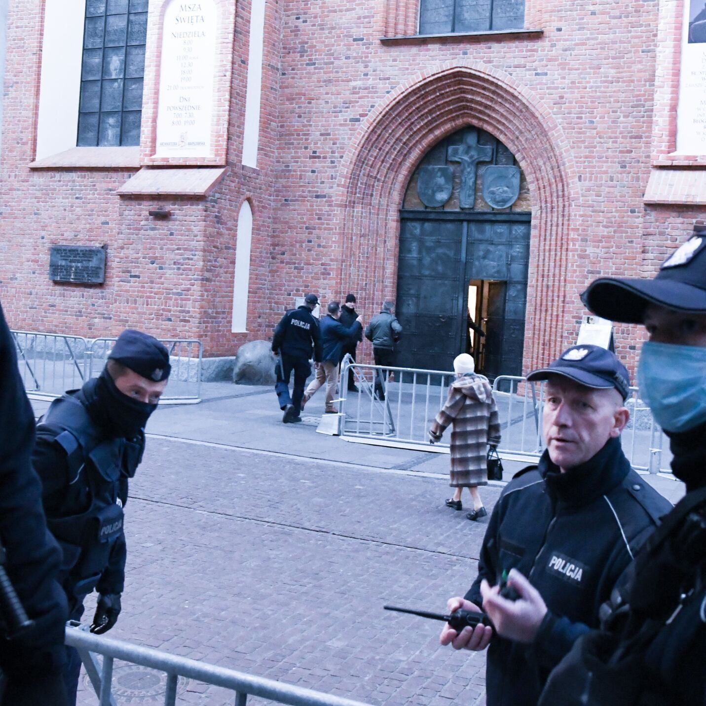 Warszawa, 10.10.2021. Zostajemy w UE – demonstracja na pl. Zamkowym