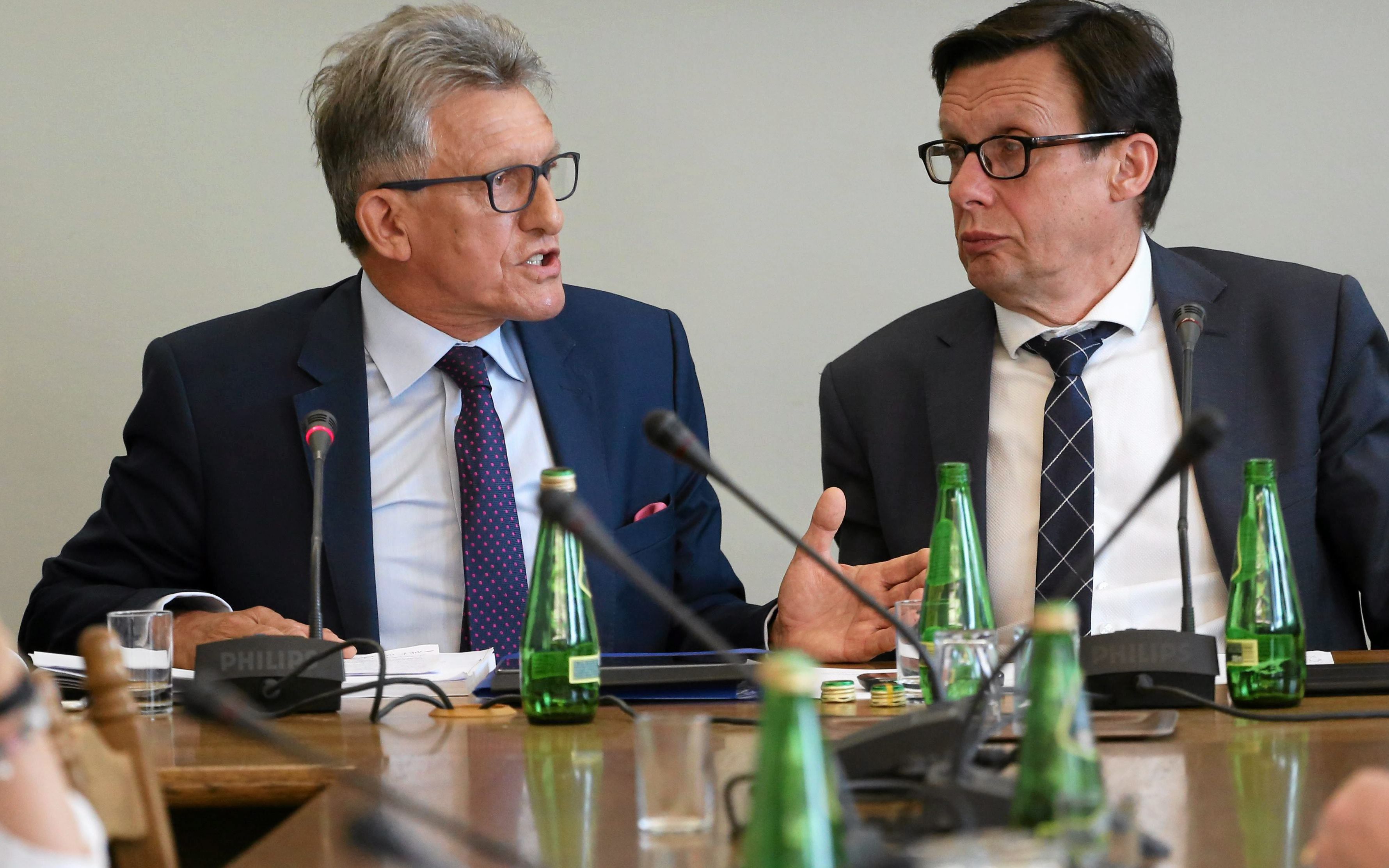 20.07.2016 Warszawa , Sejm . Przewodniczacy Stanislaw Piotrowicz i Marek Ast podczas posiedzenia polaczonych Komisji Ustawodawczej i Sprawiedliwosci i Praw Czlowieka . Tematem posiedzenia byl Trybunal Konstytucyjny .
Fot . Slawomir Kaminski / Agencja Gazeta