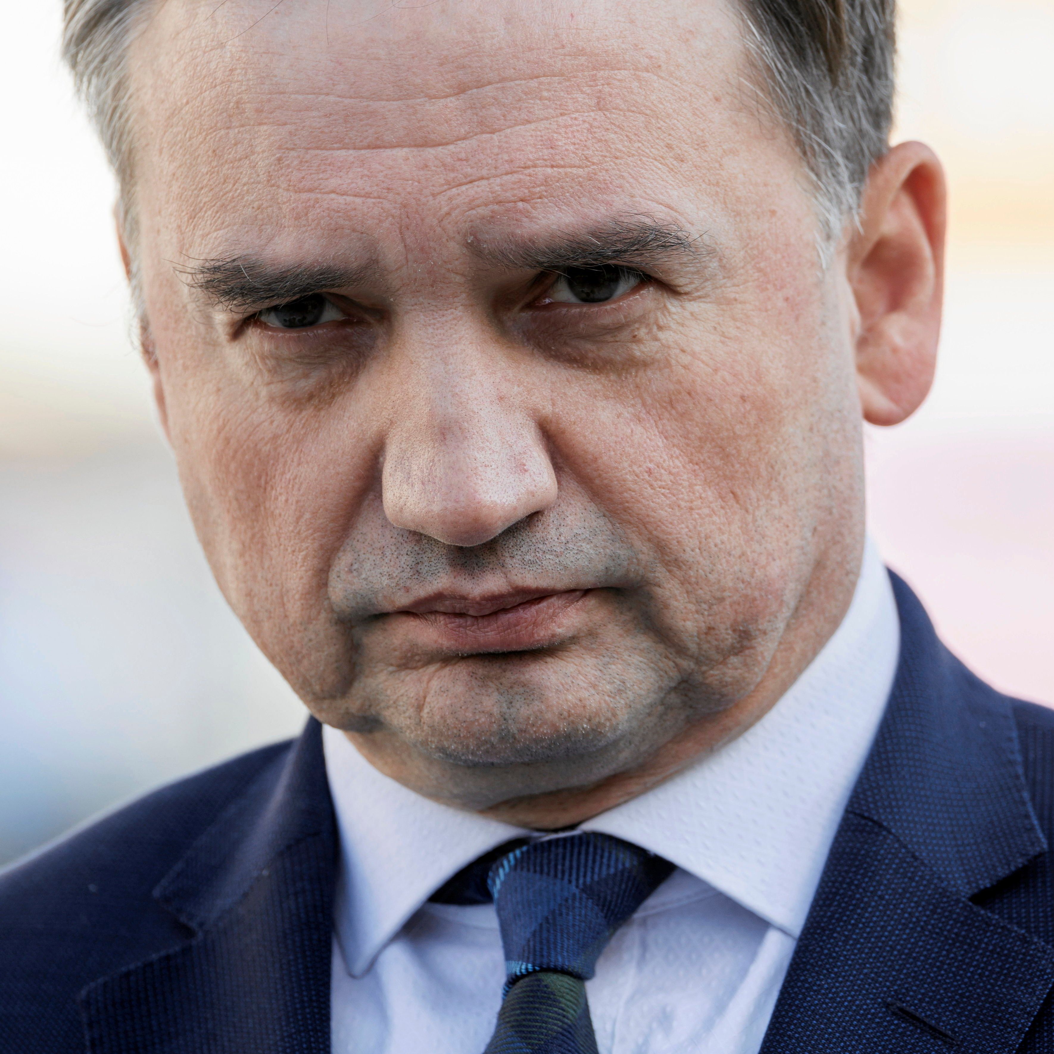 Portret Zbigniewa Ziobry w zbliżeniu