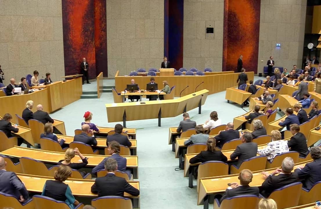 Sala holenderskiego parlamentu. Debata o aborcji w Holandii dla polskich kobiet 8 kwietnia