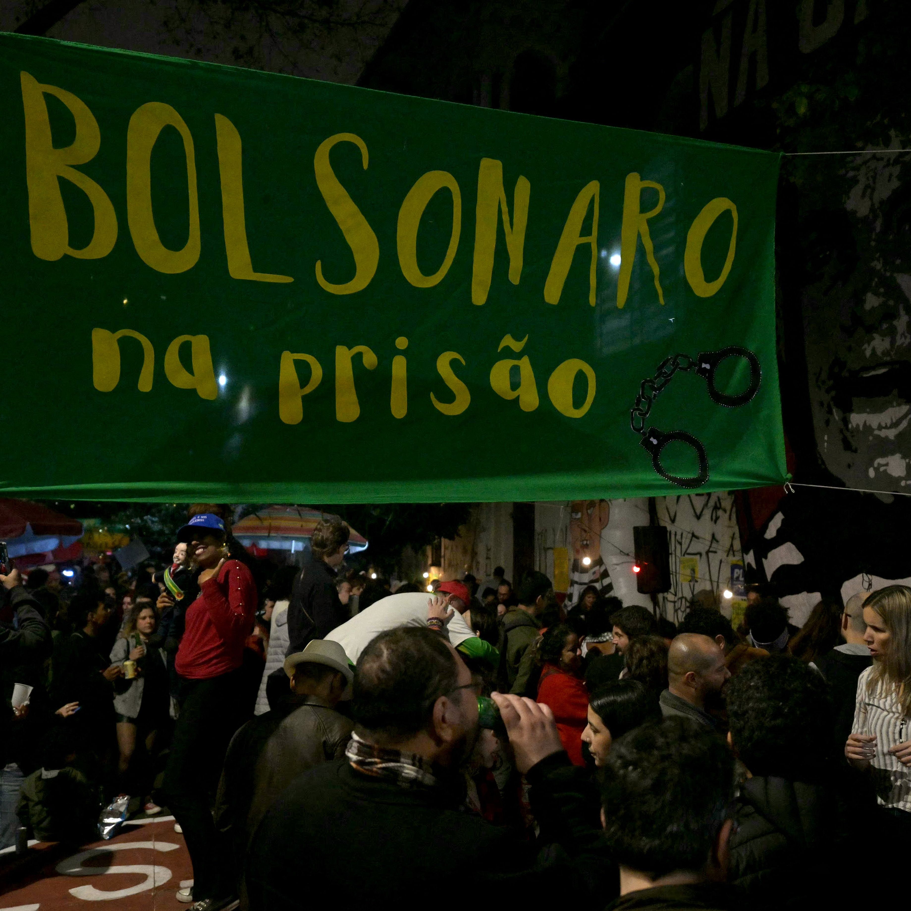 Demonstracja radości z wyroku na Bolsonaro