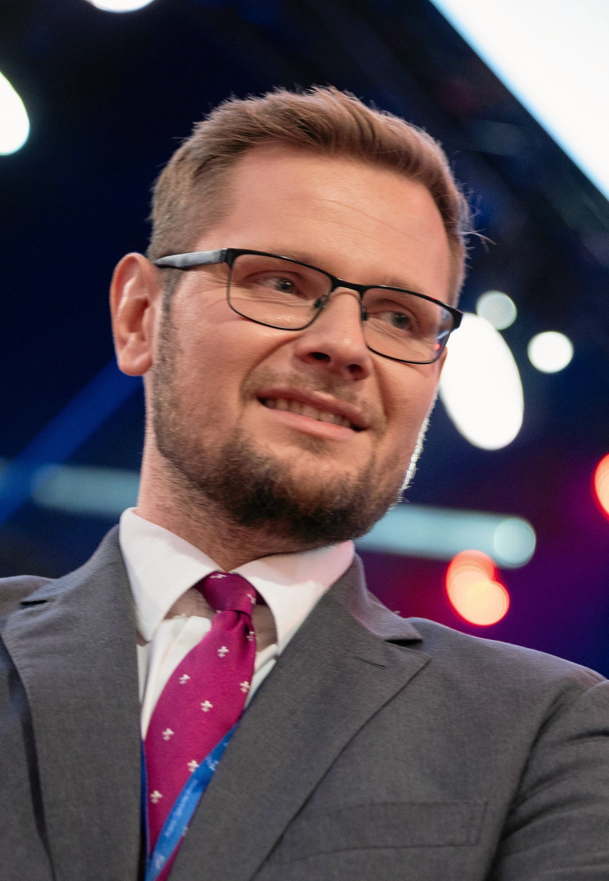 uśmiechnięty Michał Woś