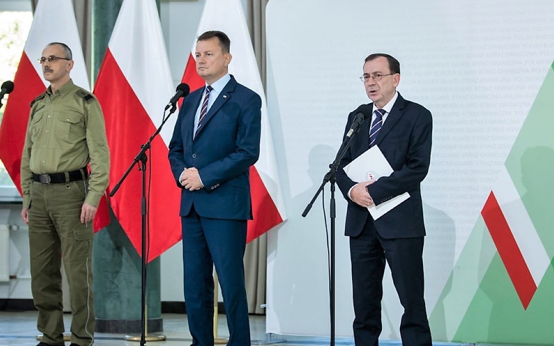 Grafika do artykułu Nie tylko "krowa Kamińskiego". Wątpliwości co do kolejnych zdjęć z ministerialnej konferencji