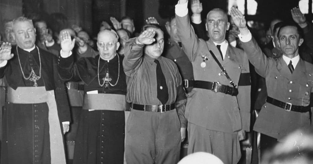 Między Bogiem a Hitlerem. Blisko tysiąc kapelanów wojskowych w służbie nazizmu