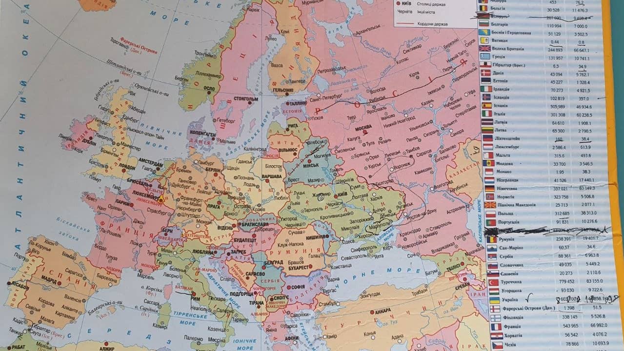 mapa Europy ze skreślonymi długopisem Rosją i Białorusią