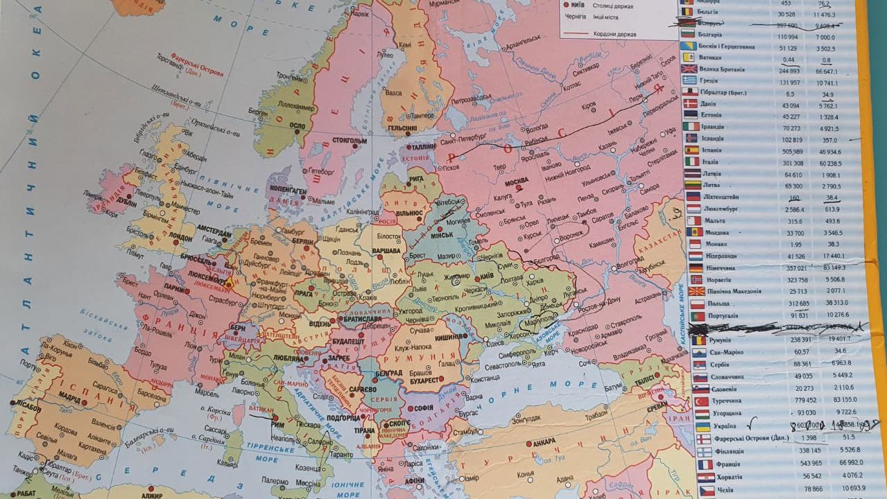 mapa Europy ze skreślonymi długopisem Rosją i Białorusią