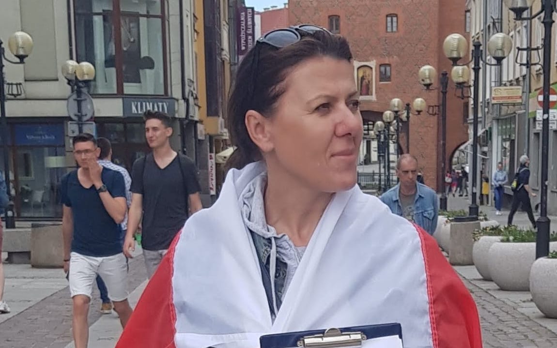 Grafika do artykułu "Chodź mamcia, podpisz Trzaskowskiemu, będziemy popierać hołotę". Rozmowa przy zbieraniu podpisów