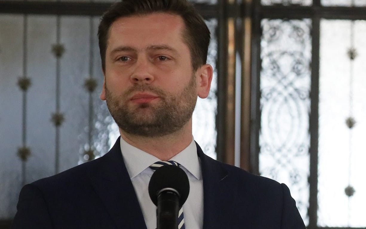 07.04.2020 Warszawa . Sejm . Czwarty dzien 9 posiedzenia Sejmu IX kadencji w czasie epidemii koronawirusa . Od lewej: Kamil Bortniczuk , Jaroslaw Gowin .
Fot. Slawomir Kaminski / Agencja  Gazeta
