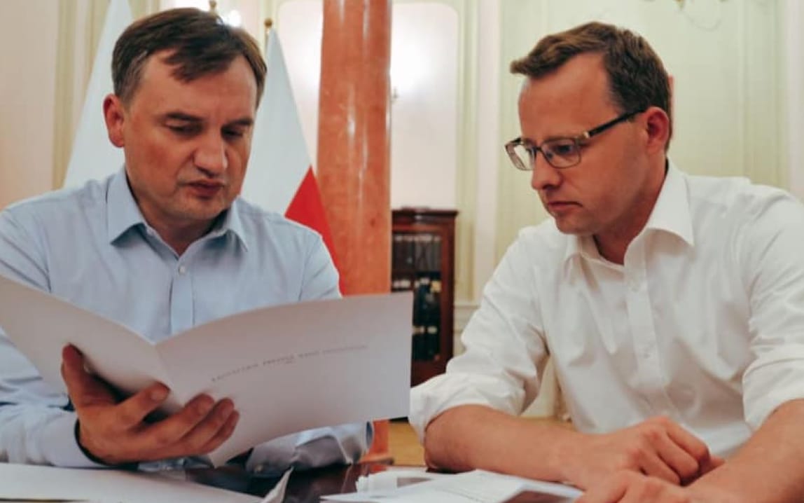 Grafika do artykułu Ziobryści otwierają własne studia prawnicze. Poprosili proboszczów o pomoc w rekrutacji