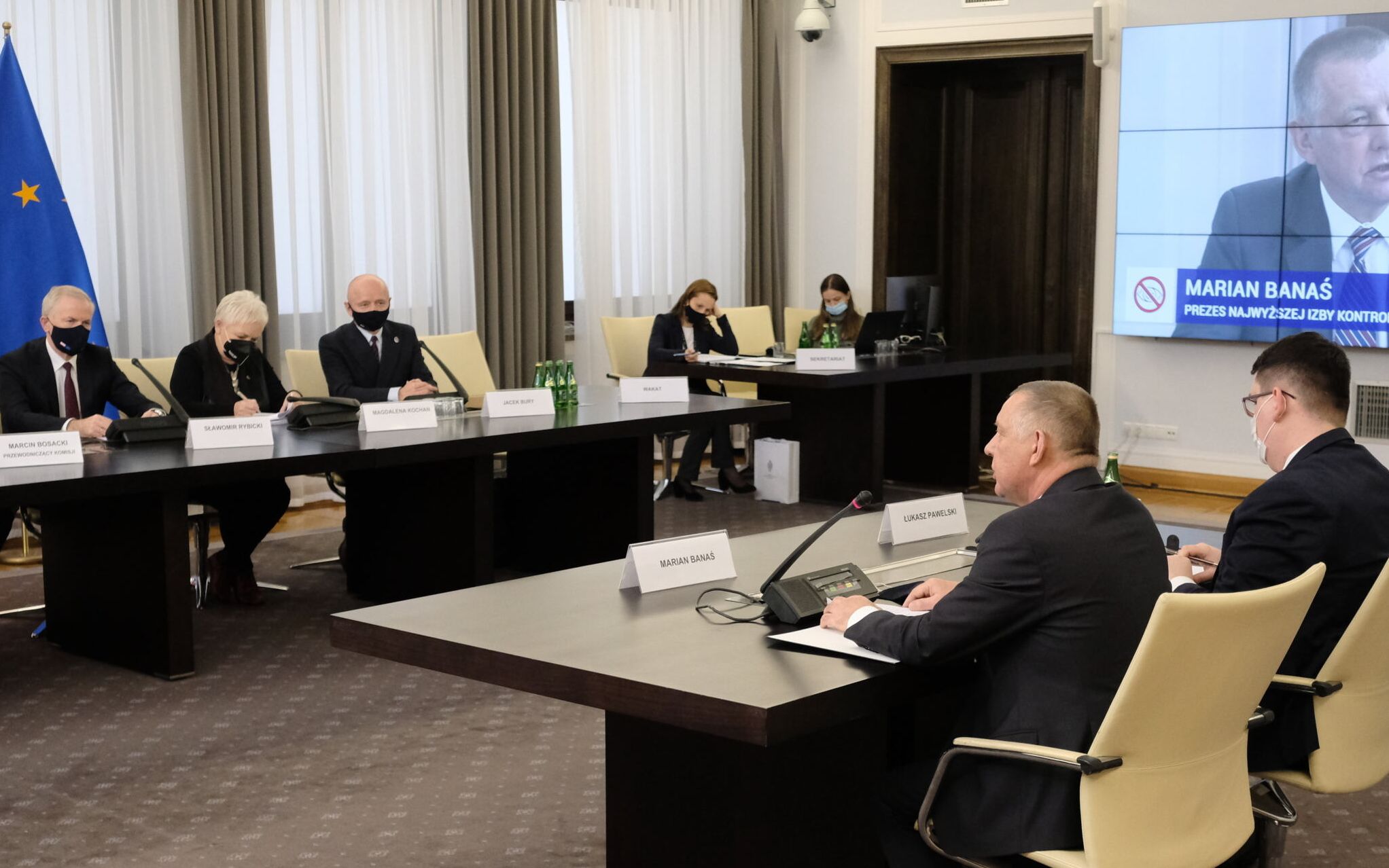 18.01.2022 Warszawa , Senat . Drugie posiedzenie Senackiej Komisji do zbadania inwigilacji Pegasusem osob zwiazanych z opozycja i jej wplyw na proces wyborczy . Przed Komisja zeznaja : obecny Prezes NIK Marian Banas i doradca dyrektora Biura Organizacyjnego NIK Lukasz Pawelski .
Fot. Slawomir Kaminski / Agencja Wyborcza.pl