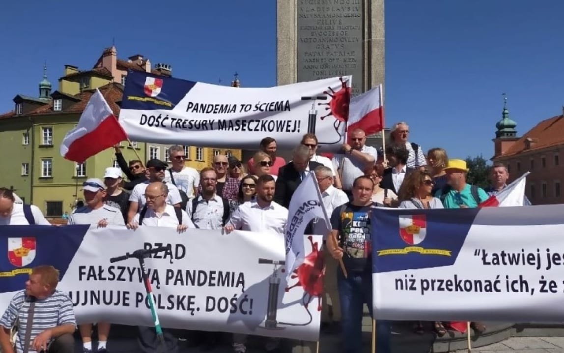 Grafika do artykułu Nosisz maseczkę? "Jesteś jak potulny Żyd w 1939". Skrajna prawica organizuje bunt przeciwko pandemii