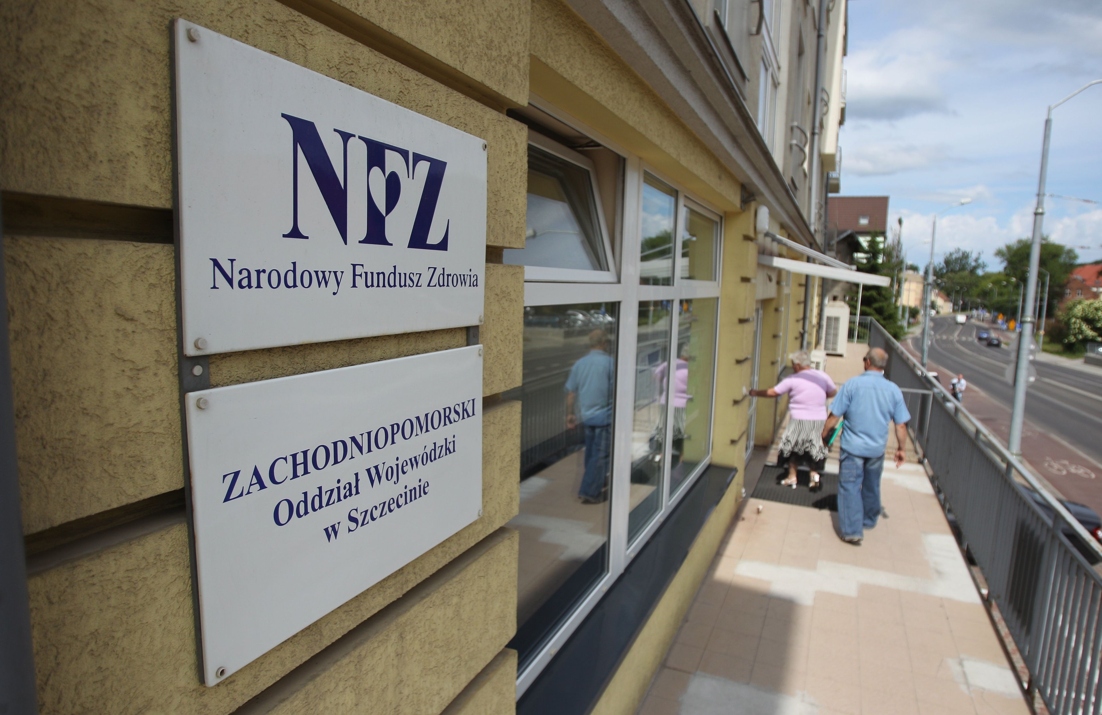 Budynek z tabliczką NFZ