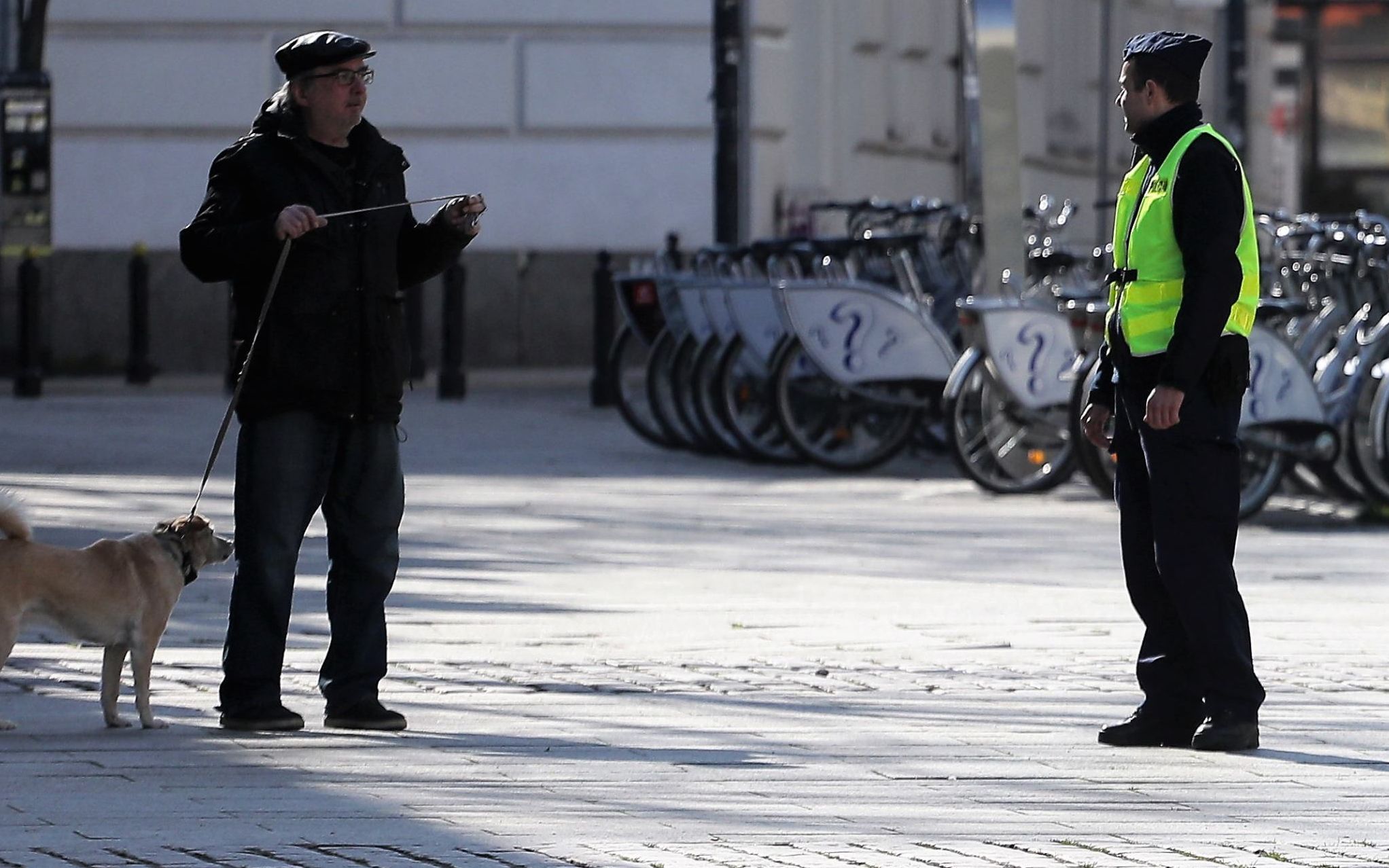 01.04.2020 Warszawa , skwer Bohdana Wodiczko podczas epidemii koronawirusa . Wspolny patrol policji i zandarmerii wojskowej .
Fot. Slawomir Kaminski / Agencja  Gazeta