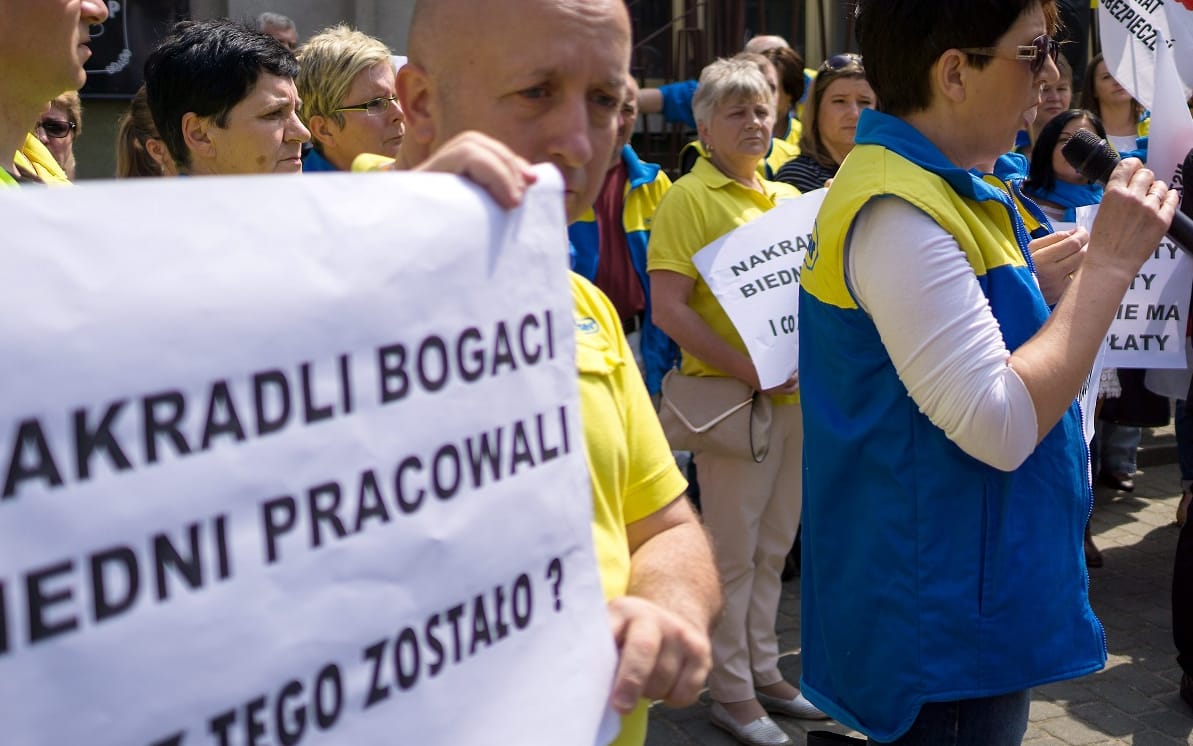 22.05.2017 Dabrowa Gornicza . Pracownicy Praktikera protestuja przed teoretyczna siedziba firmy ( dane z KRS ) przeciw niewyplacaniu pensji .
Fot. Grzegorz Celejewski / Agencja Gazeta