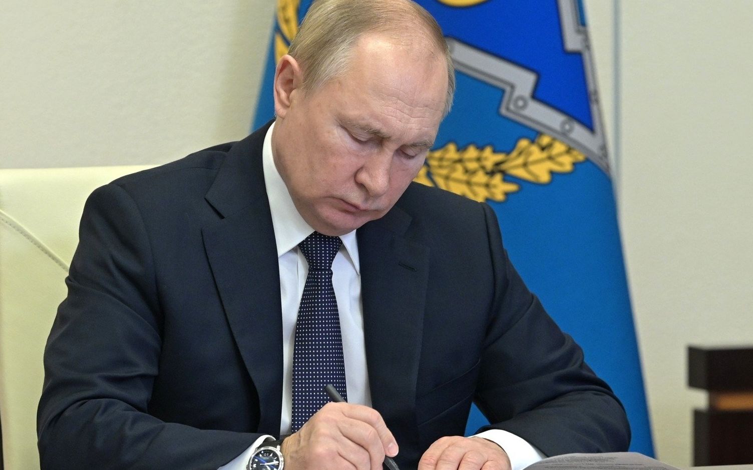 Grafika do artykułu "Rosja może zaatakować. Obsesja Putina na punkcie Ukrainy to jeden z trzech powodów"
