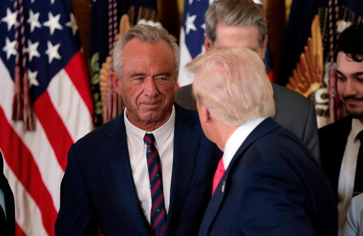 President Trump Signs Executive Order On „Fostering The Future”