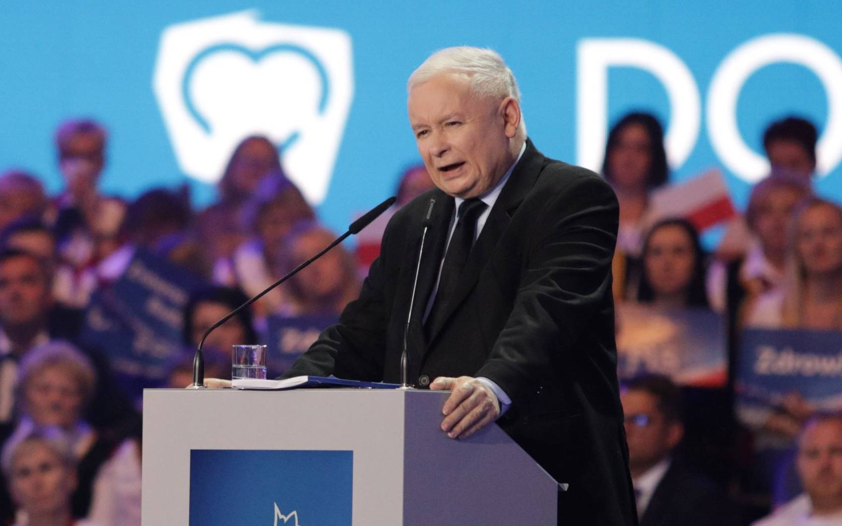 Grafika do artykułu Konwencja PiS. Kaczyński dużo straszy i dużo obiecuje. Cel: wyborcy PSL i Lewicy