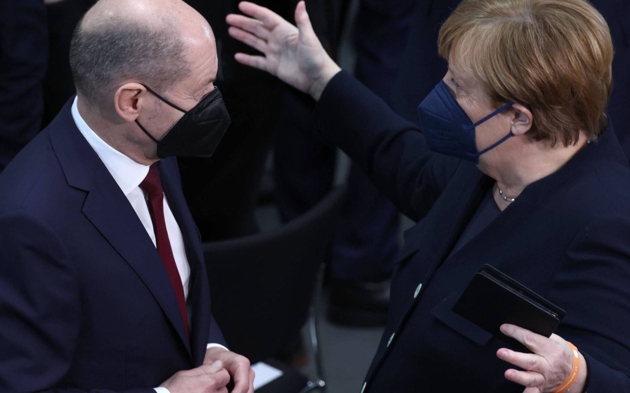 Former German Chancellor Angela Merkel and German Chancellor Olaf Scholz talk as they arrive for the assembly of the Federal Convention on February 13, 2022 at the Paul-Loebe-Haus parliamentary building in Berlin, prior to the election of Germany's President. - German President Frank-Walter Steinmeier is poised to be re-elected for a second straight term, after gaining a reputation as a tireless defender of democratic values at a time when resurging far-right extremism and the coronavirus pandemic were putting them to the test. The president is voted for by the Federal Convention, a one-off assembly made up of MPs and an equal number of state delegates, taking the total number close to 1,500. (Photo by jens schlueter / AFP)