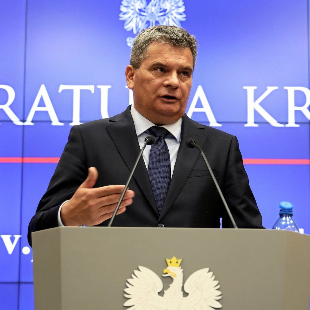 Prokurator Dariusz Korneluk przemawia na konferencji w Prokuraturze Krajowej