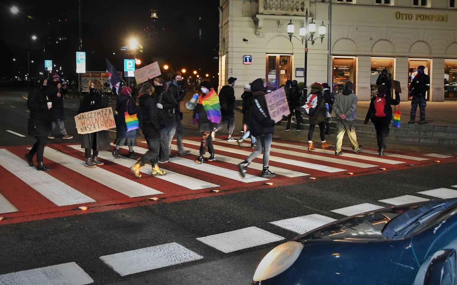 Grafika do artykułu Antyrządowe blokady Warszawy. Policja goniła demonstrantów w metrze i tramwaju [RELACJA]