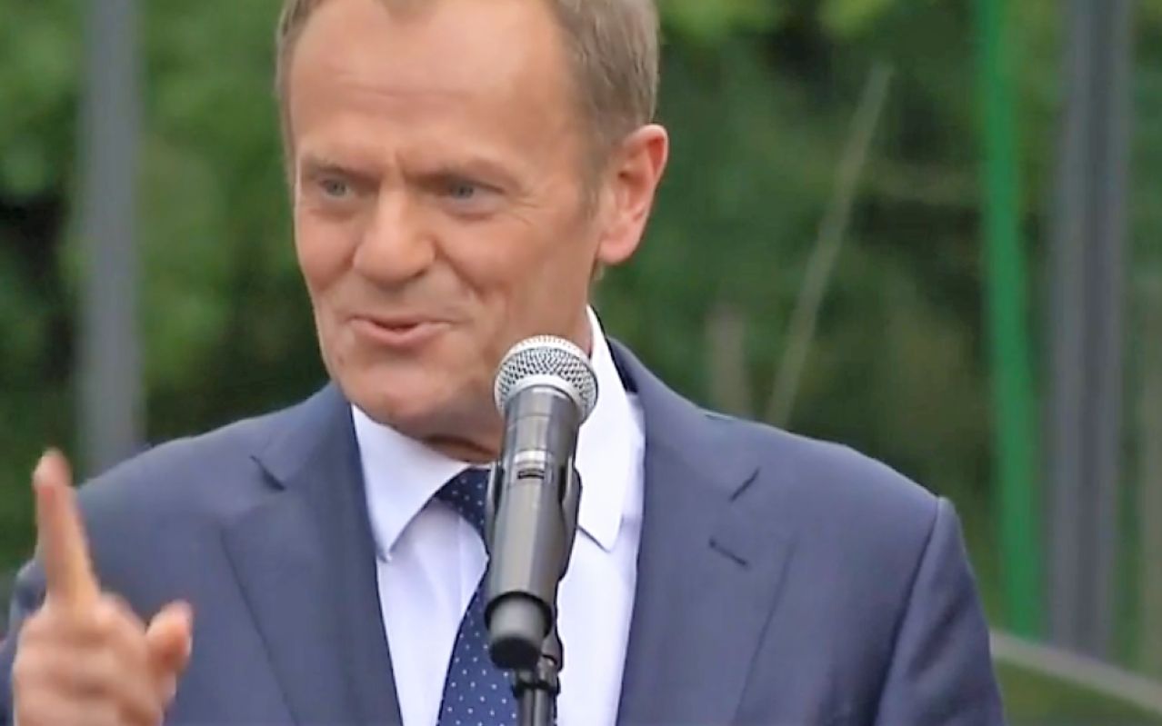 Grafika do artykułu Tusk na Uniwersytecie ostrzega przed antyeuropejską "Grą o tron"