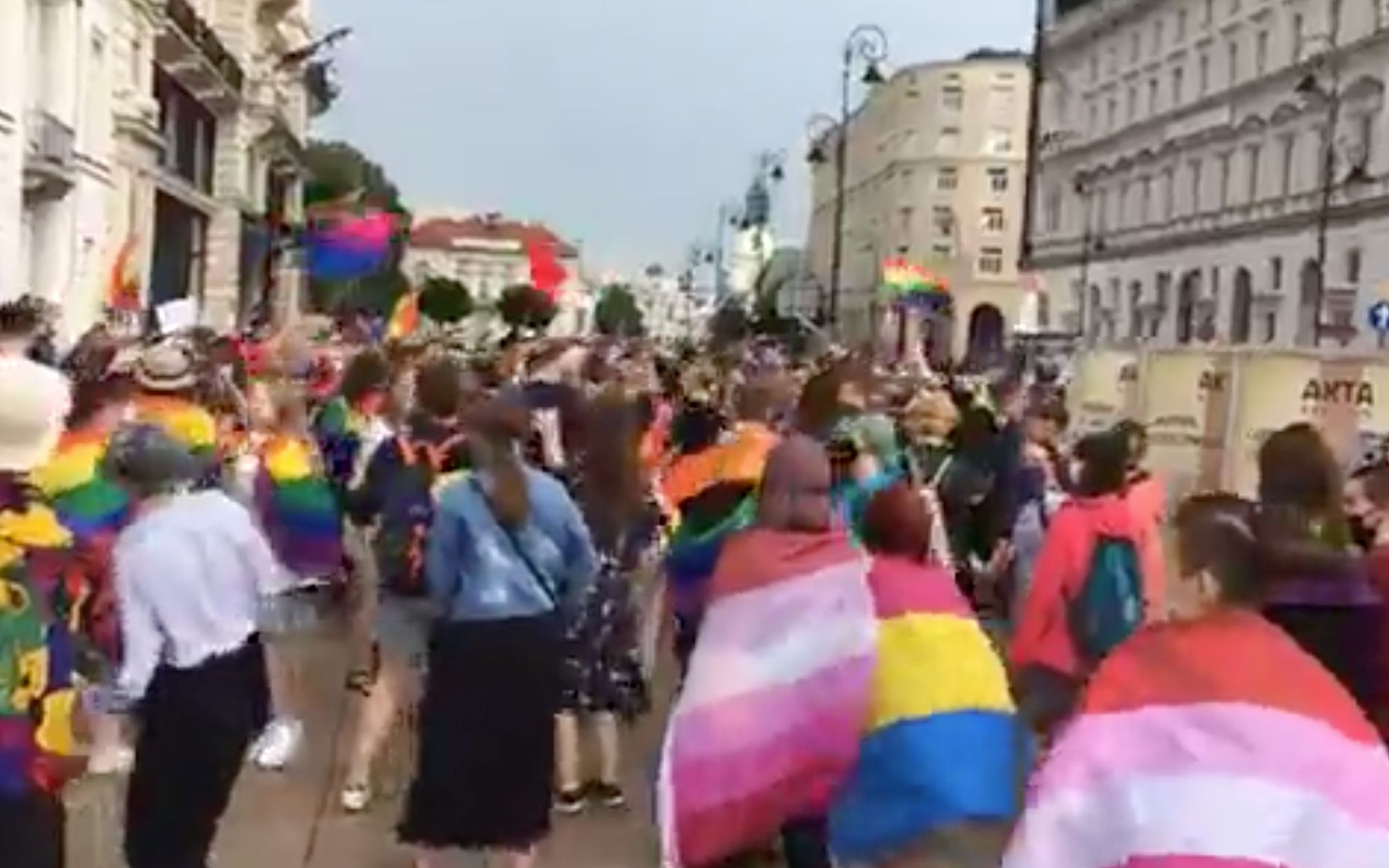Grafika do artykułu „Prowokacja ideologii LGBT” pod Pałacem Prezydenckim [NA ŻYWO]