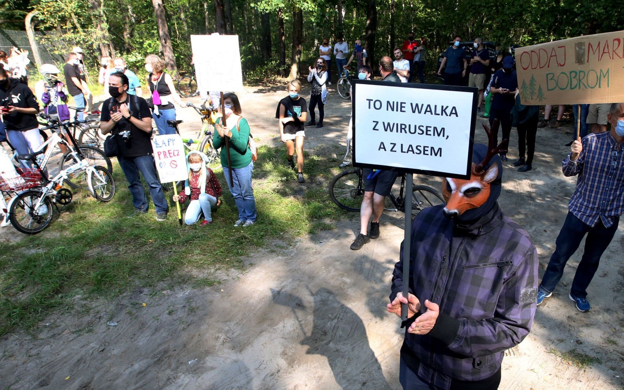12.09.2020  Warszawa . Protest mieszkancow Bemowa przeciw planom budowy osiedla w srodku Lasu Bemowskiego na podstawie przepisow anty Covid  . Fot . Kuba Atys / Agencja Gazet