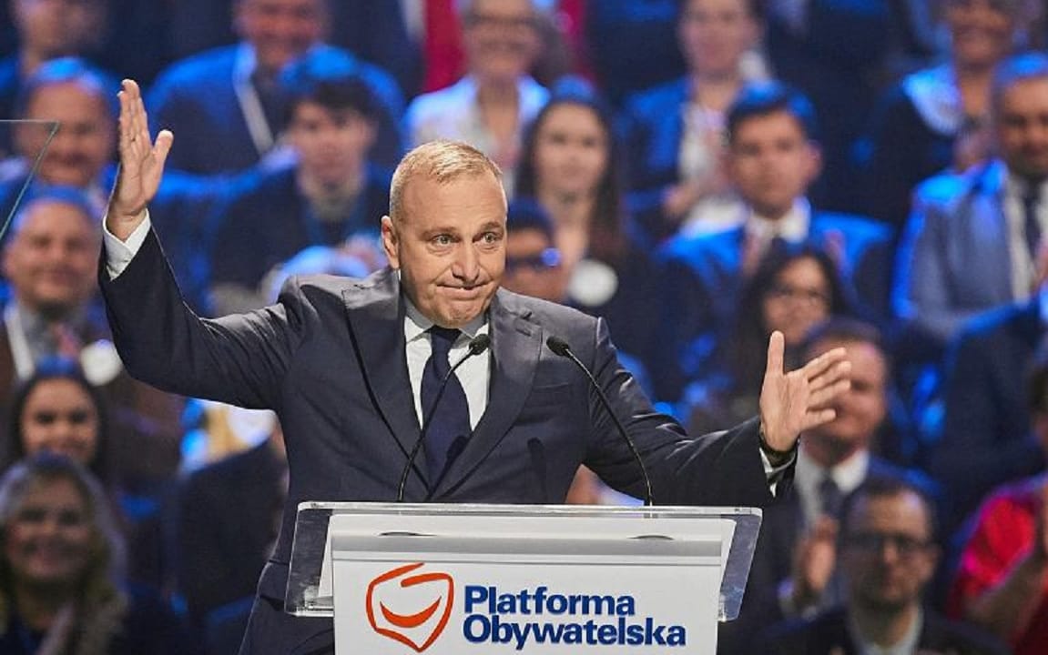 Grafika do artykułu PO chce dopłacać po 500 zł do pensji. OKO.press stawia trudne pytania