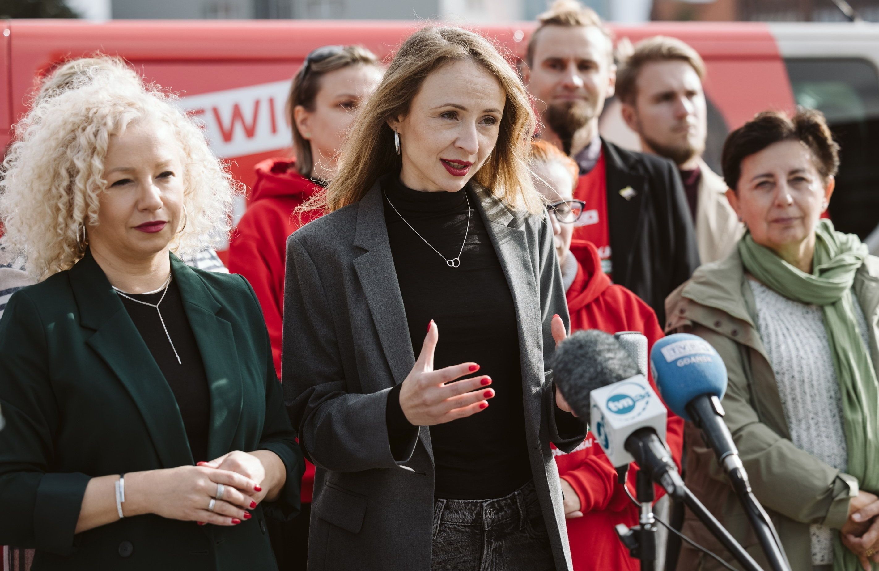 Sejm ruszy z projektami aborcyjnymi. Na zdjęciu Katarzyna Kotula i Agnieszka Dziemianowicz-Bąk z Lewicy