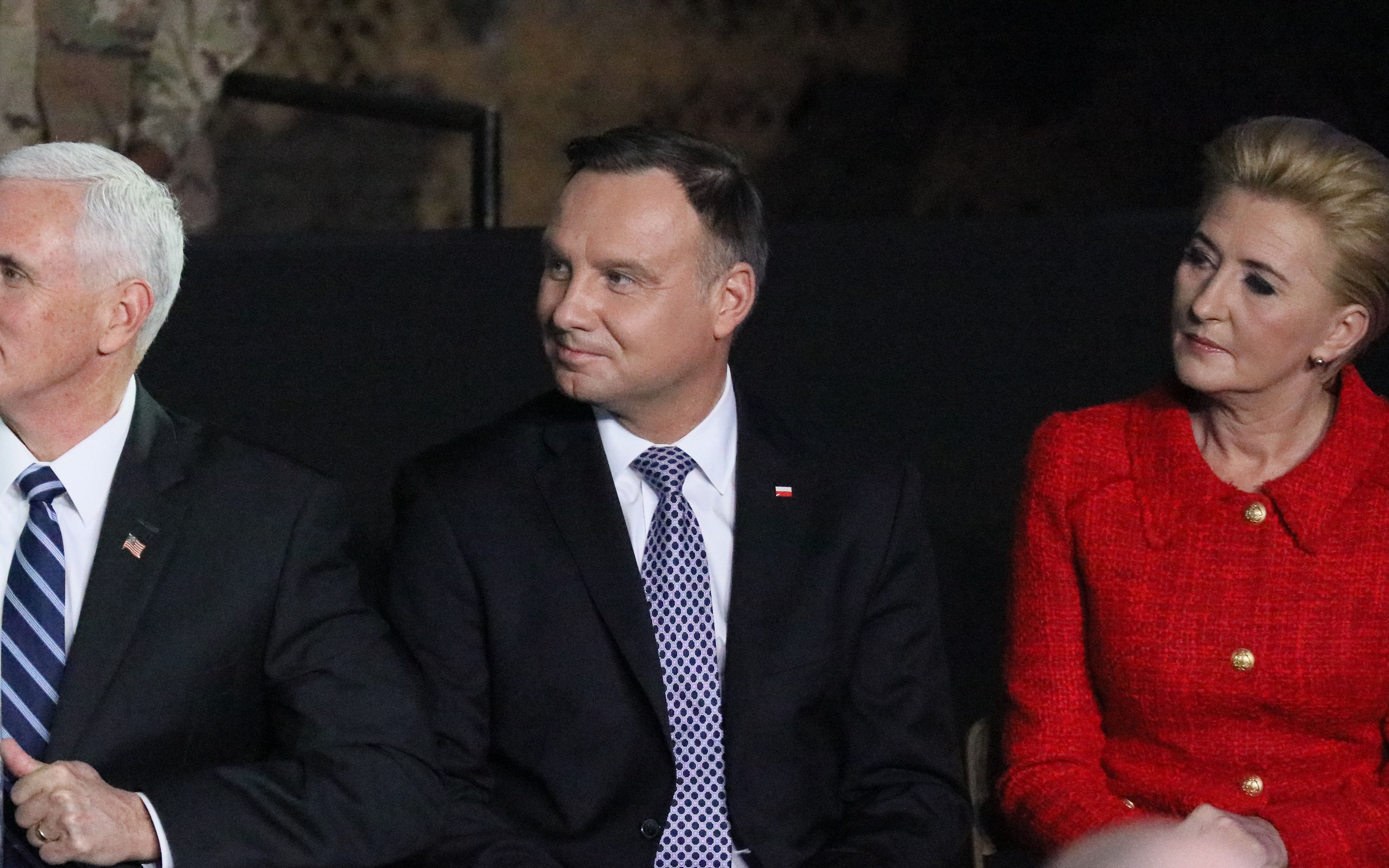 13.02.2019 Warszawa , ul Zwirki i Wigury . 1 Baza Lotnictwa Transportowego . Prezydent RP Andrzej Duda (C) z Malzonka Agata Kornhauser - Duda (P) i Wiceprezydent Stanow Zjednoczonych Michael Pence (P) z Malzonka podczas spotkania z polskimi i amerykanskim zolnierzami .
Fot. Slawomir Kaminski / Agencja Gazeta