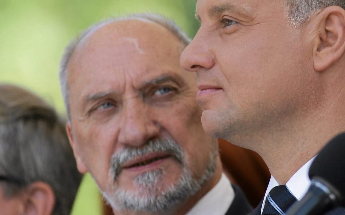 15.08.2017 Warszawa , prezydent Andrzej Duda (P) , minister obrony narodowej Antoni Macierewicz (L),  defilada pododdzialow pieszych , samolotow oraz sprzetu wojskowego przed pomnikiem Marszalka Pilsudskiego przy Belwederze , w ramach centralnych uroczystosci panstwowych z okazji Swieta Wojska Polskiego .
Fot . Slawomir Kaminski / Agencja Gazeta