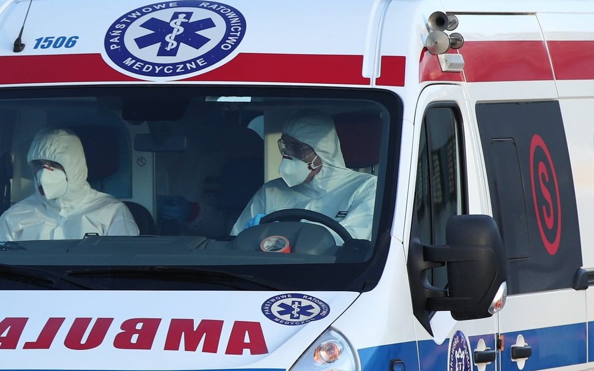 16.03.2020 Krakow . Szpital Uniwersytecki w Krakowie . Oddzial Zakazny . Transport pacjentki chorej z powodu koronawirusa .
Fot. Jakub Wlodek / Agencja Gazeta