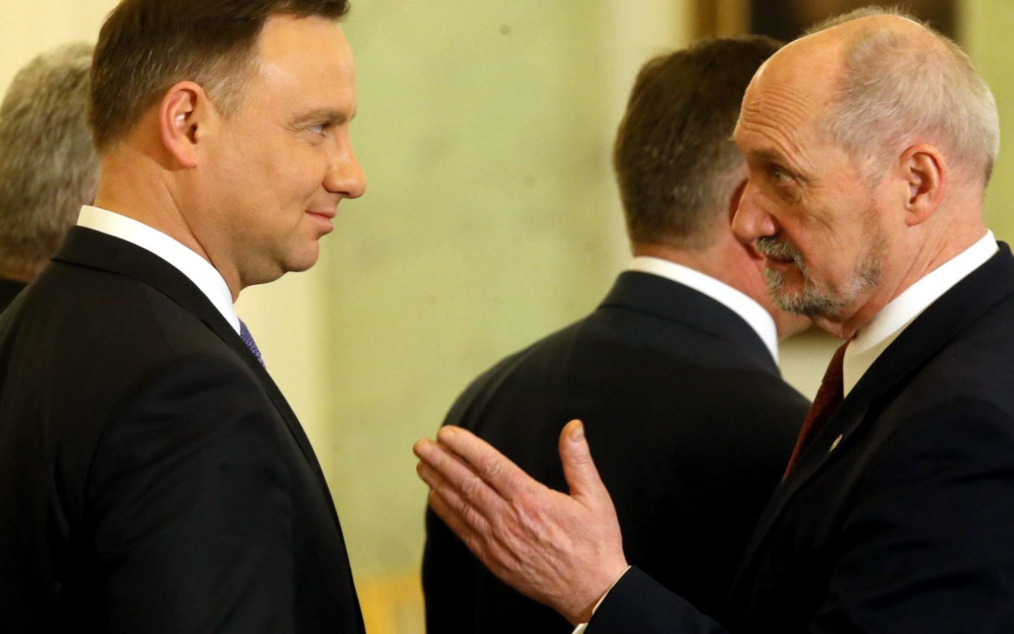 08.02.2017  Warszawa, Palac Prezydencki .  Prezydent RP Andrzej Duda i minister obrony narodowej Antoni Macierewicz podczas wreczenia nominacji na stanowisko Dowodcy Generalnego Rodzajow Sil Zbrojnych generalowi Mice
Fot . Kuba Atys / Agencja Gazeta