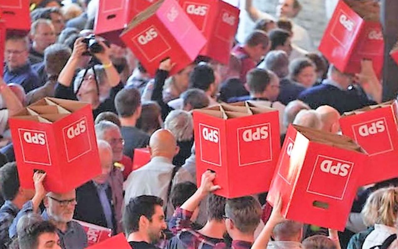 Grafika do artykułu Kryzys u niemieckich socjaldemokratów. Poparcie spadło o połowę, przywódcy rezygnują