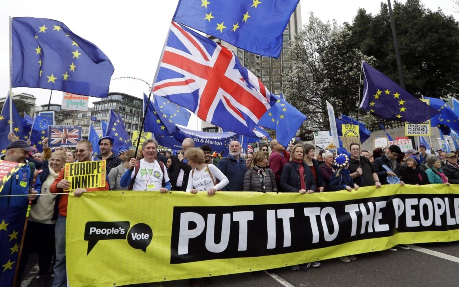 Grafika do artykułu Brexit pożarł brytyjską politykę. Miliony na ulicach i coraz większy chaos