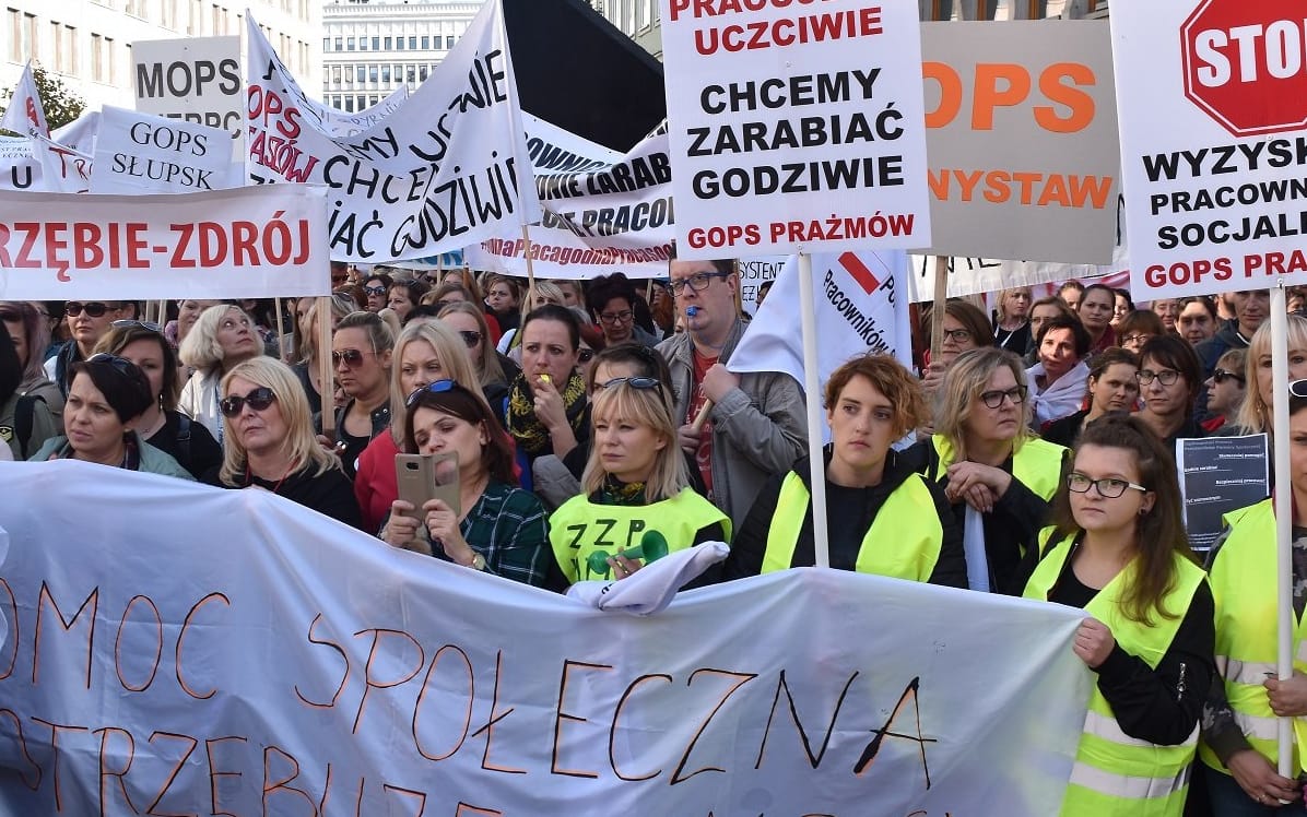 Grafika do artykułu Pomoc społeczna szykuje się do strajku. „Daliśmy rządzącym mnóstwo czasu na uniknięcie tej sytuacji”