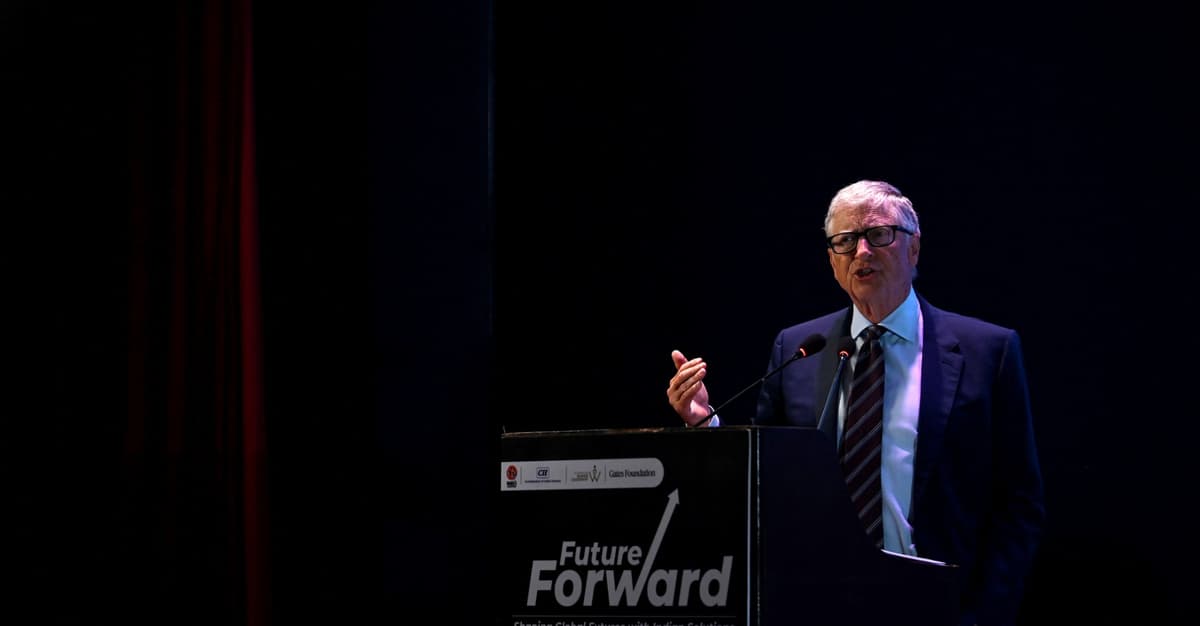 Bill Gates chce chronić klimat paliwem z alg i szczepieniem bydła. A prawica i Trump… go chwalą