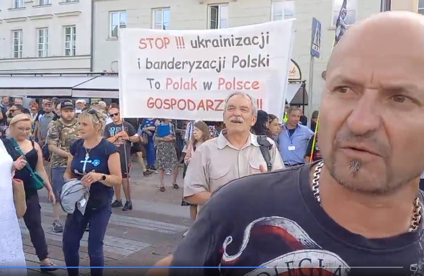 grupa demonstrantów z transparentem Stop ukrainizacji Polski