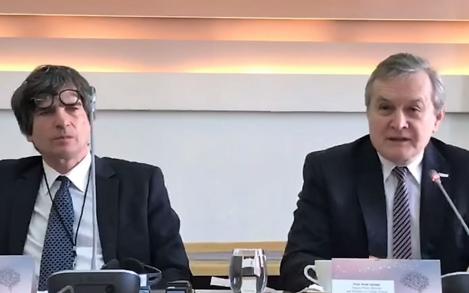 Grafika do artykułu Wolność słowa tylko dla swoich. Gliński i prorządowi dziennikarze o pluralizmie mediów