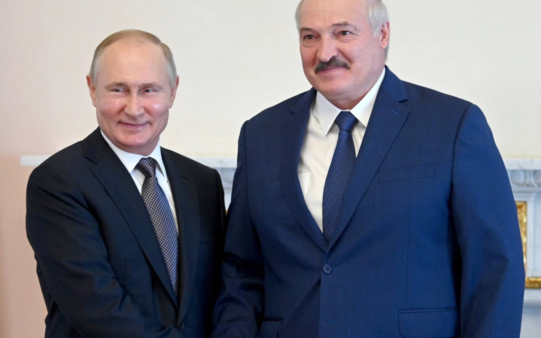 Grafika do artykułu Łukaszenka to wymuszony sojusznik Putina. Ale lojalny. Jaką grę prowadzi teraz białoruski dyktator?