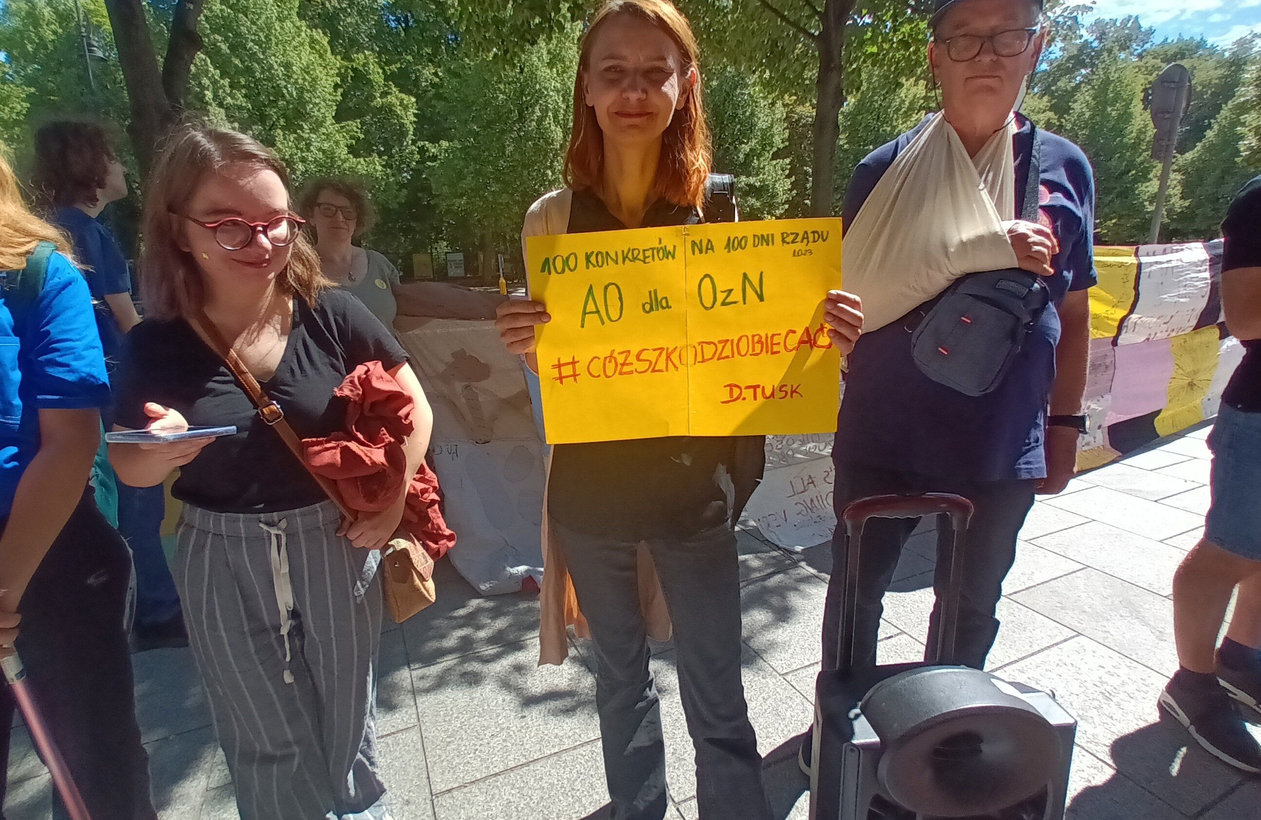 Coż szkodzi obiecać – demonstracja pod KPRM ws usrawy o asystencji osobistej