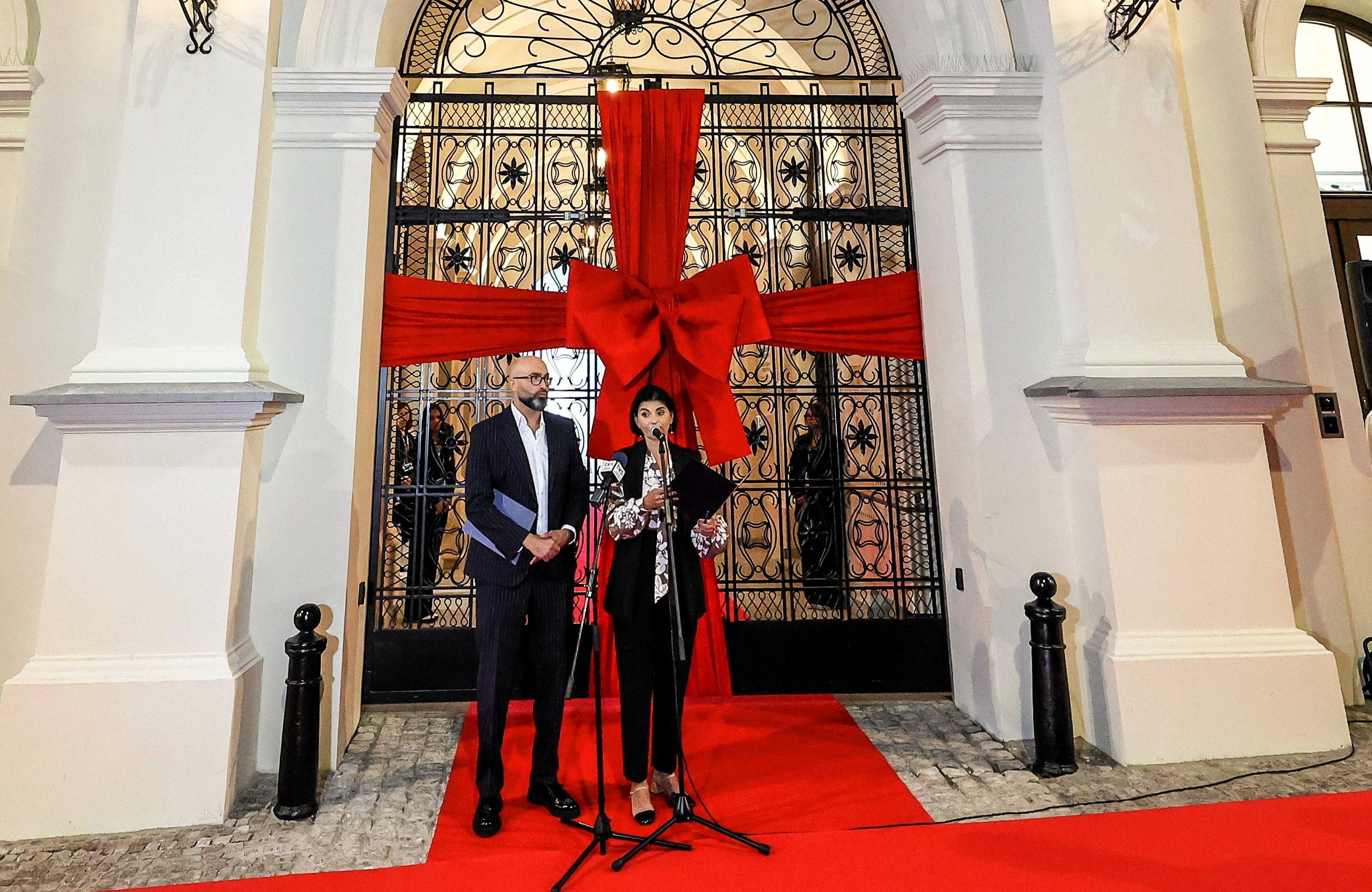 Uroczyste otwarcie teatru im. Żeromskiego w Kielcach, 20.09.2024 r. Po lewej dyr. Michał Kotański